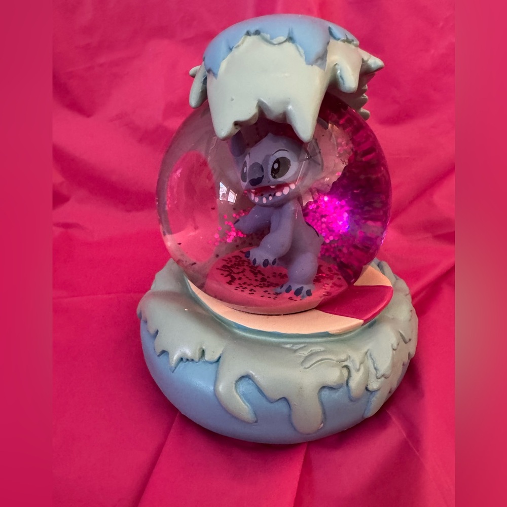 Disney STITCH Surfin’ Collectible Snow Globe with HOT PINK Snow NWT NIB